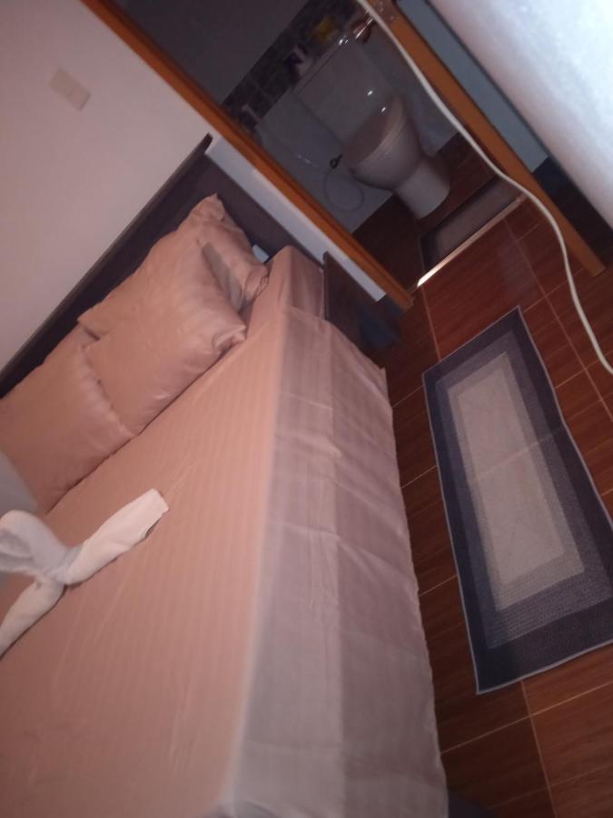 Bed and Breakfast Sarah'S Garden Bnb & Spa Clarin  Экстерьер фото