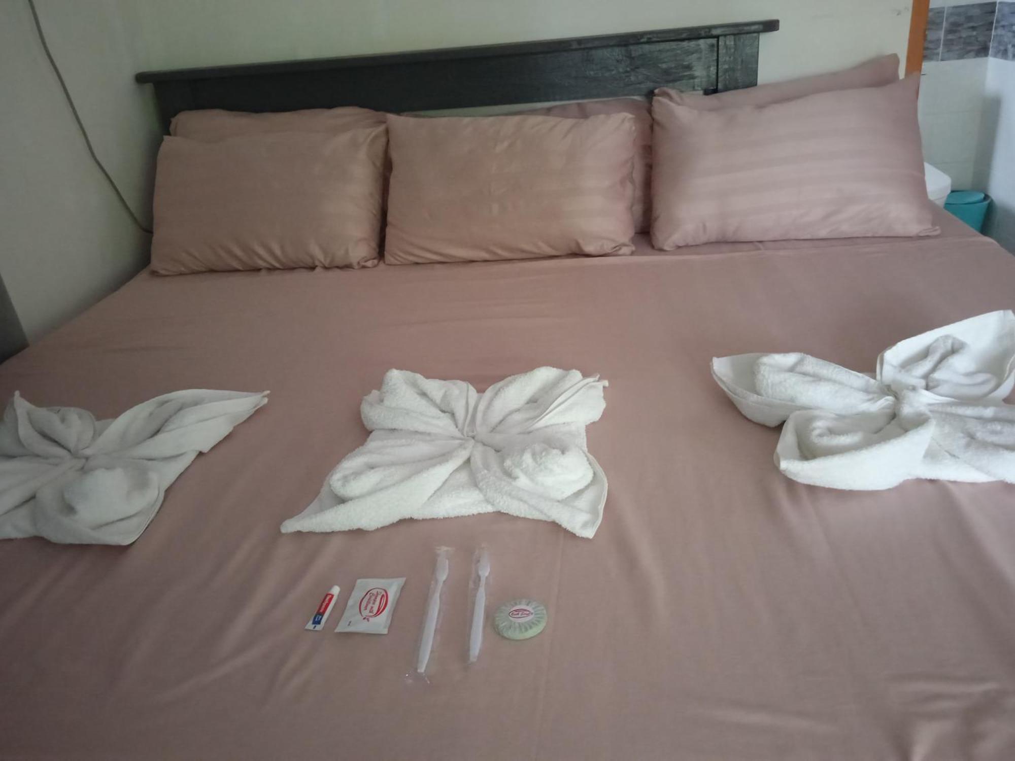 Bed and Breakfast Sarah'S Garden Bnb & Spa Clarin  Экстерьер фото